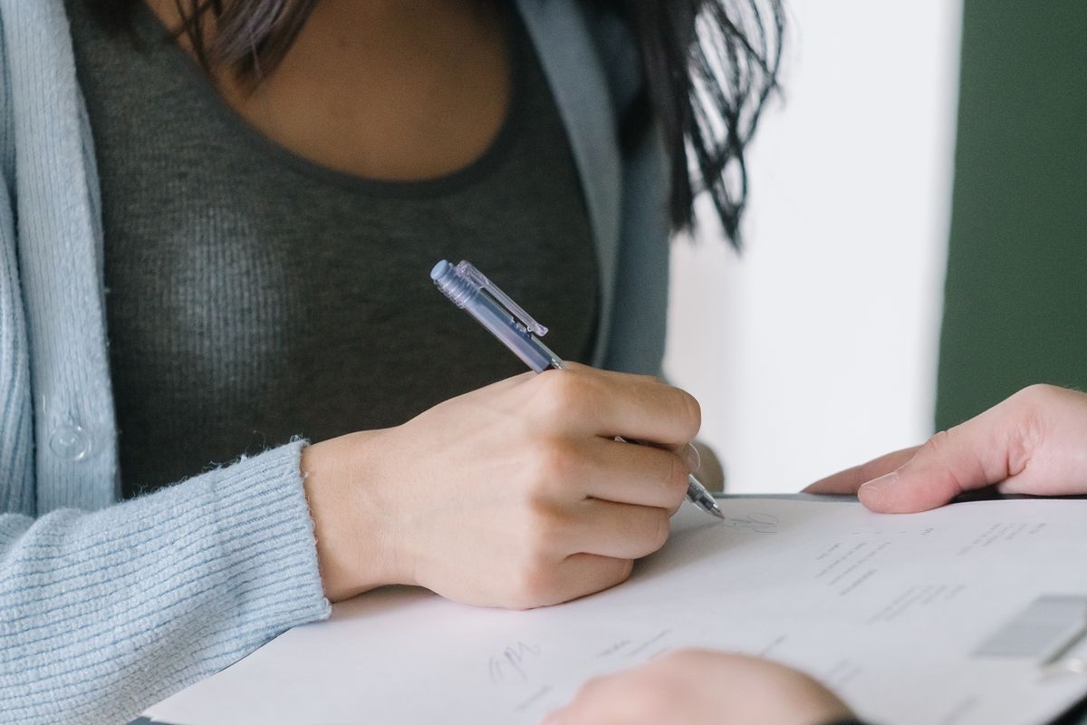 Renter completing their credit and background screening on NiceList